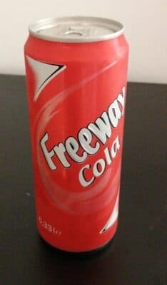 Cola - Boisson gazeuse rafraîchissante à la caféine avec sucres et édulcorants